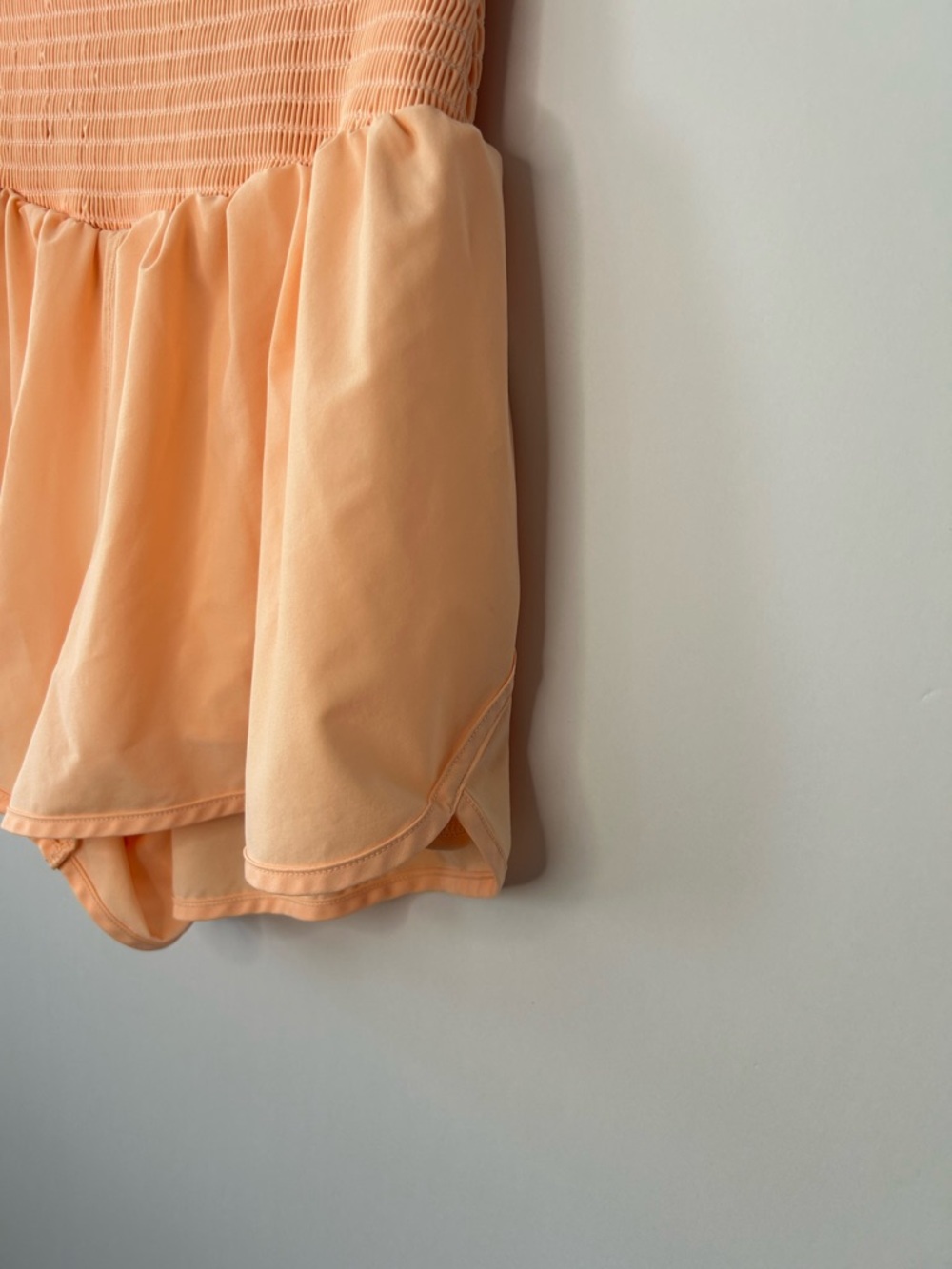 Offline by Aerie Women’s Peach High Waisted Smocked Flowy Shorts, Size Large - Picture 4 of 9